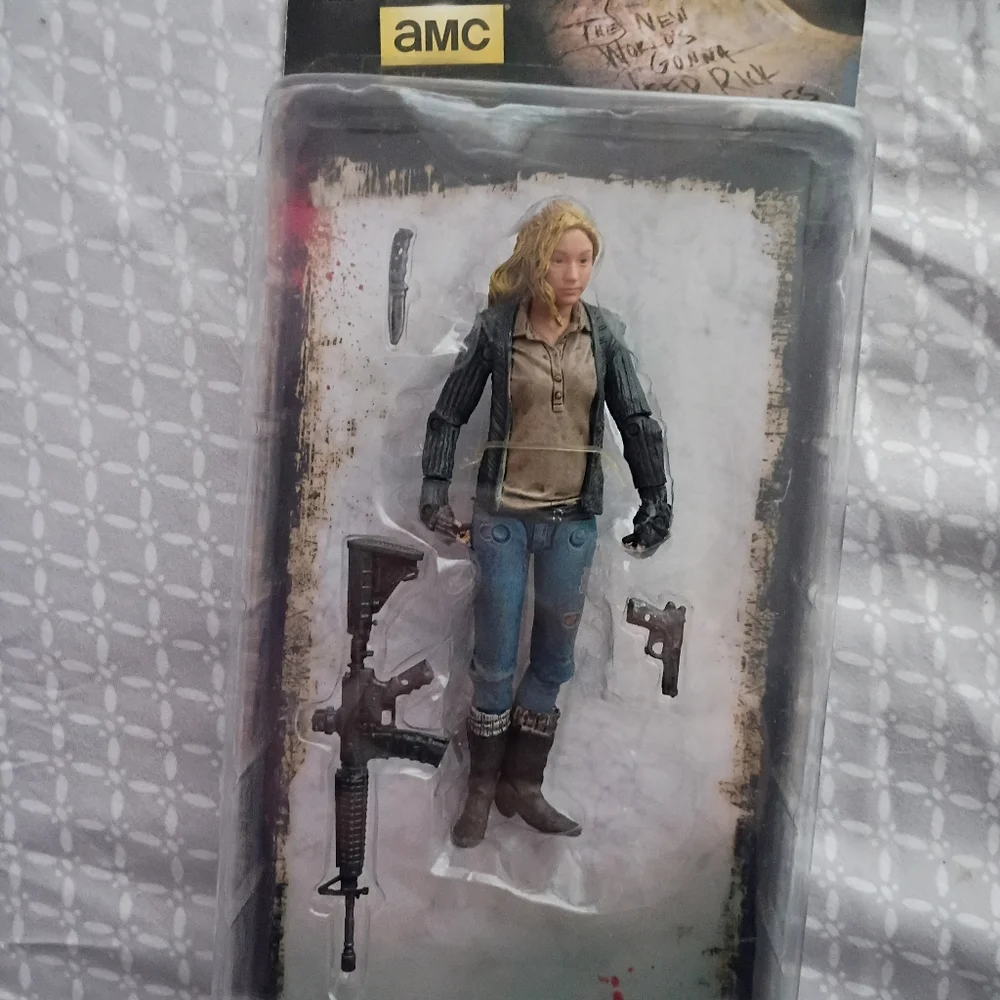 TWD Beth Action Figure - Picture 5 of 5